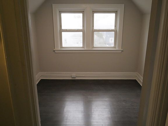2nd image of 110 Northfield Ave #2