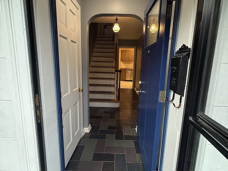 114 Newburn Dr — Photo 2
