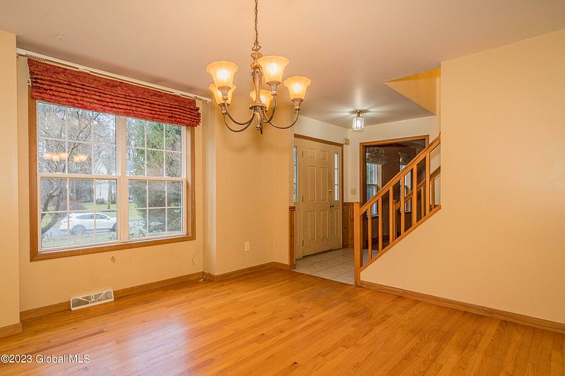 4th image of 52 Sheffield Road