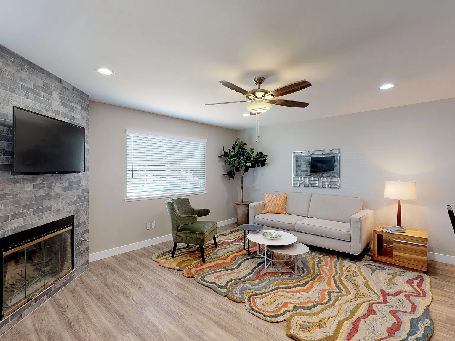 3 bed, 1170 sqft, $3,350 — Photo 3