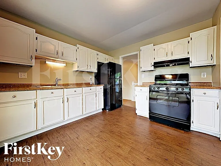 1838 Ashwood Ln — Photo 5