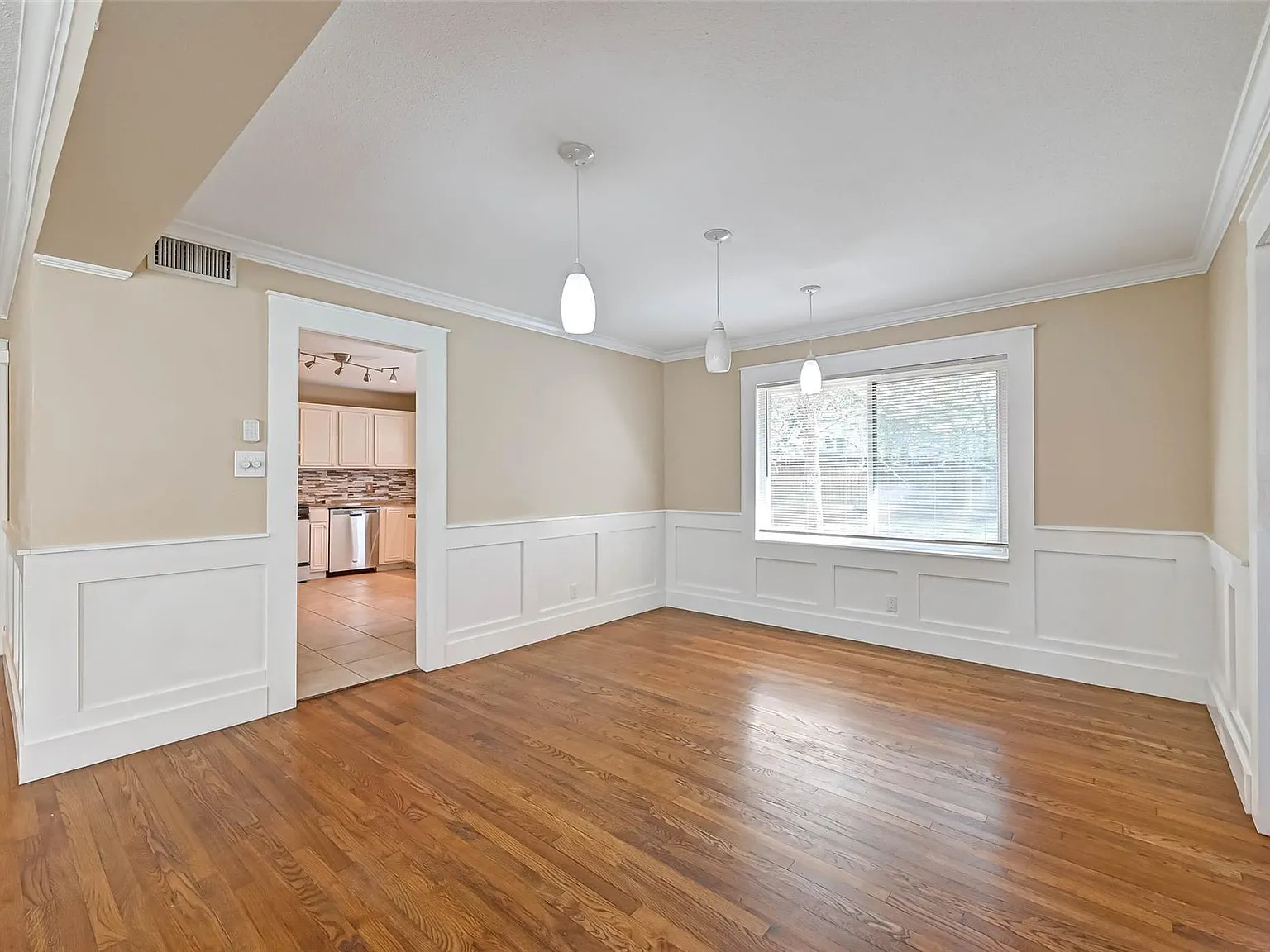3 bed, 2.0 bath, 1680 sqft, $2,500 — Photo 2