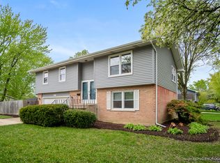 705 Harmony Dr, North Aurora, IL 60542