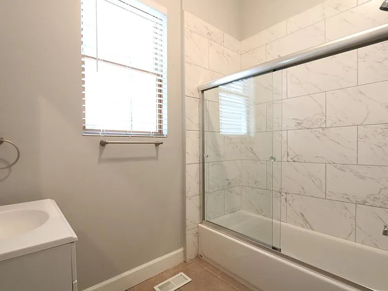 1940 S Carpenter St #1 — Photo 2