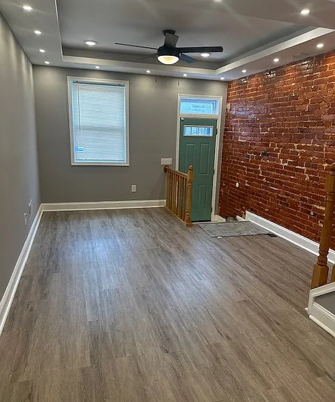 703 N Port St — Photo 3