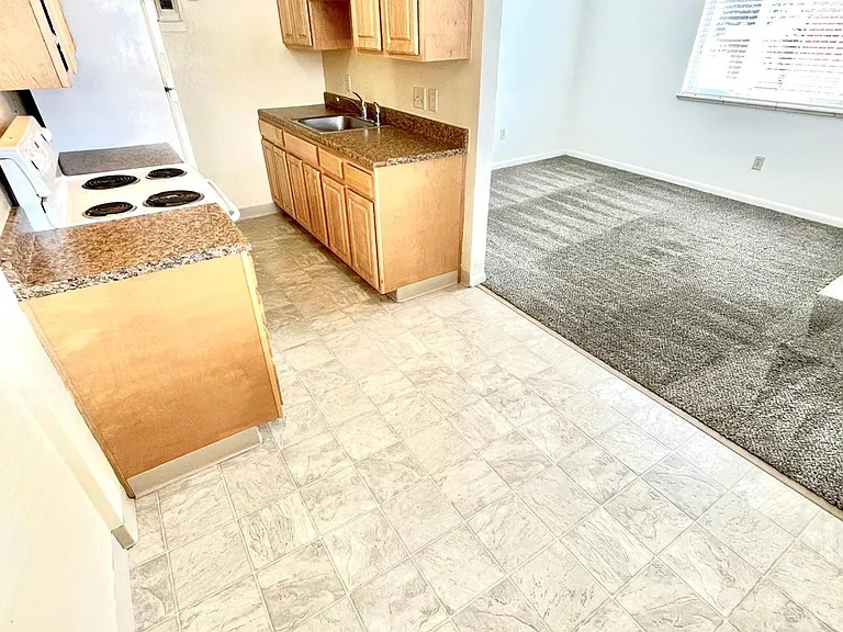 244 Laurel St — Photo 8