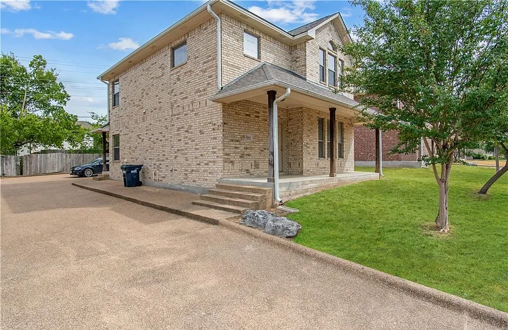 4 bed, 1848 sqft, $3,200 — Photo 2