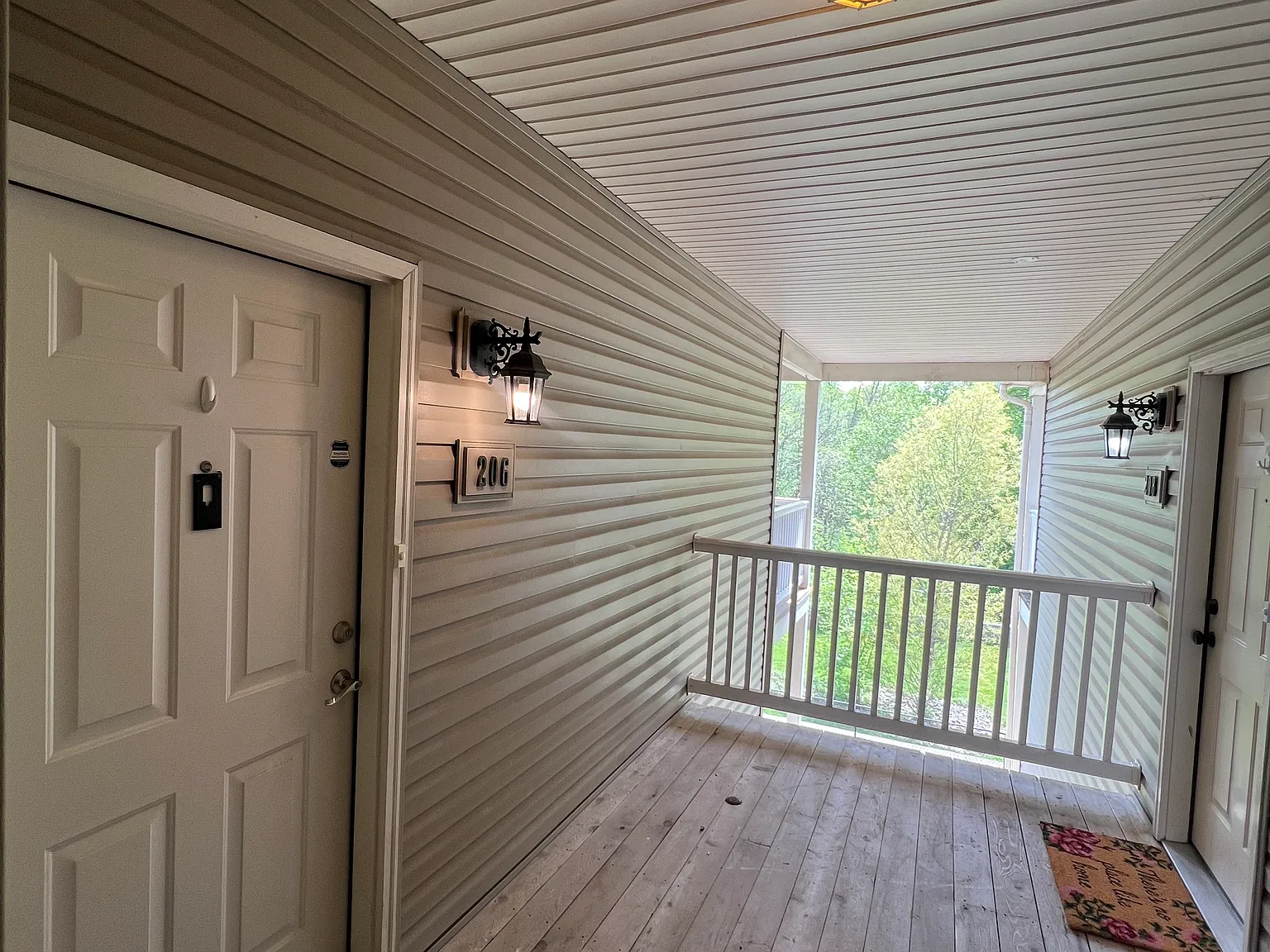 2 bed, 980 sqft, $1,600 — Photo 2