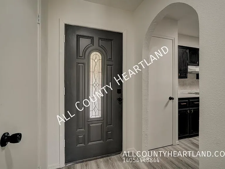 10333 Fairfax Ln — Photo 3