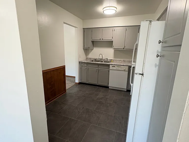 660 56th St SE #12 — Photo 3