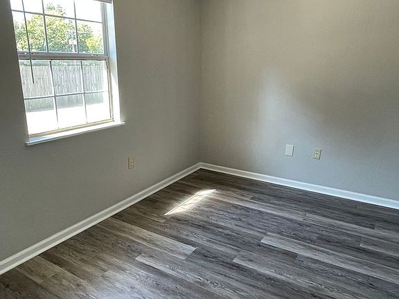 5th image of 94 N Rogers St #Ad2d1b173