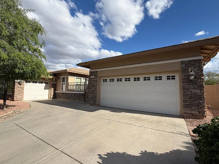 4505 W McNeil St — Photo 2