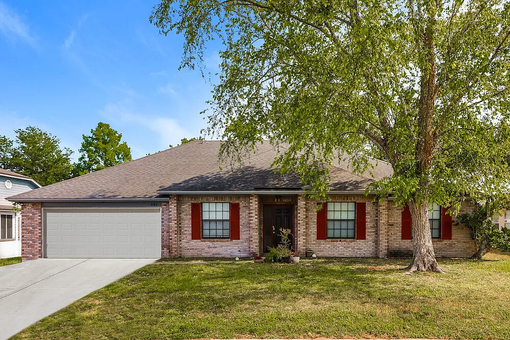 3 bed, 2.0 bath, 1894 sqft, $2,065 — Photo 1