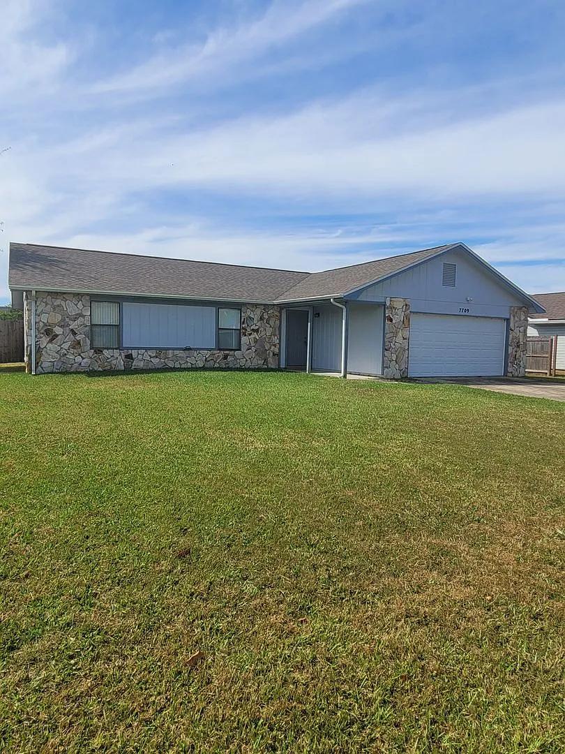 Callaway 3 bedroom 2 bath home w/2 car garage! — Photo 1