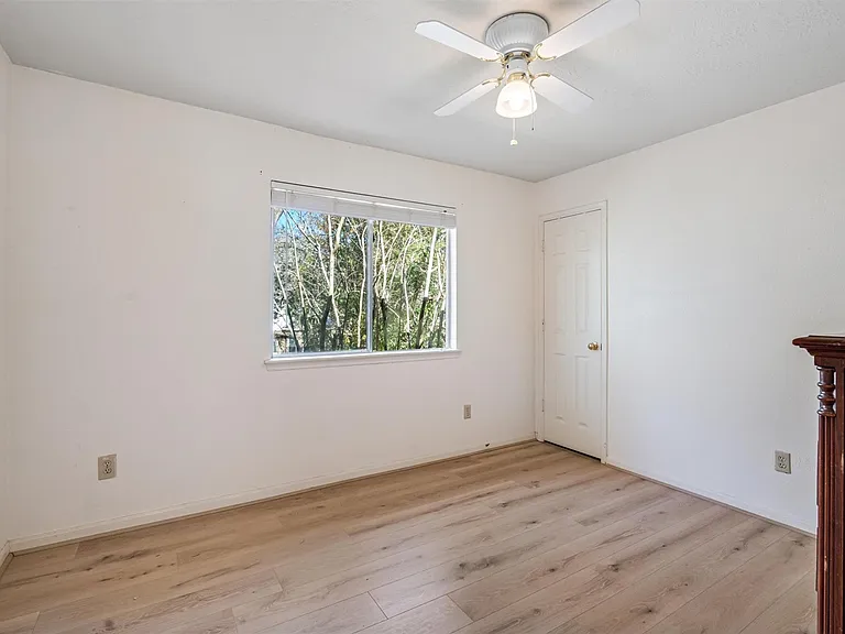 2630 Lakeway Dr — Photo 19