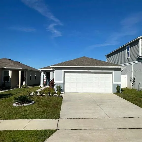 1027 Papaya Cir — Photo 1