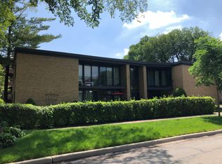 45 Kimbark Rd APT 1N, Riverside, IL 60546