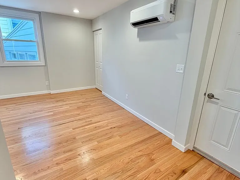 18 Cedar St — Photo 13