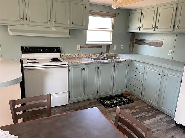 3 bed, $1,100 — Photo 2