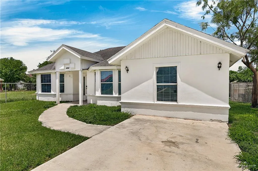 4 bed, 2.5 bath, 1786 sqft, $1,700 — Photo 1
