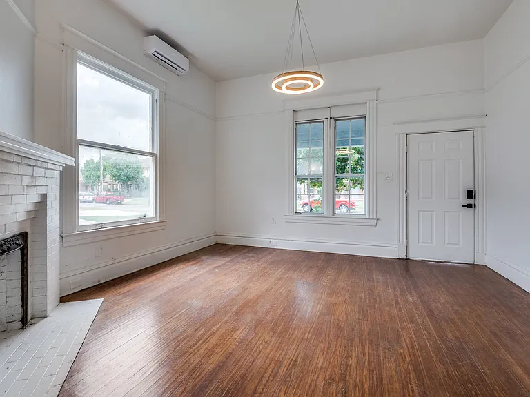 610 W 9th St #B — Photo 4