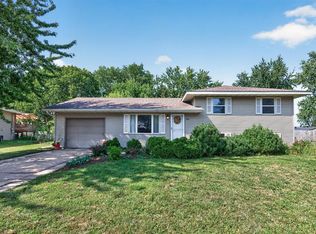 958 Cortland Dr, Apple Valley, MN 55124