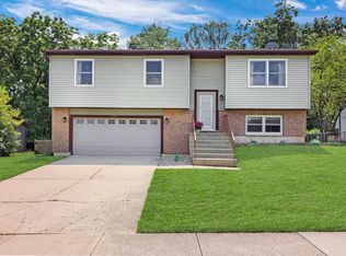 2477 Mallard Dr, Lindenhurst, IL 60046