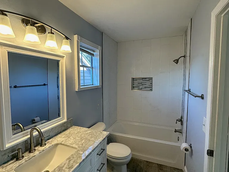 1724 Chatham Cir — Photo 3