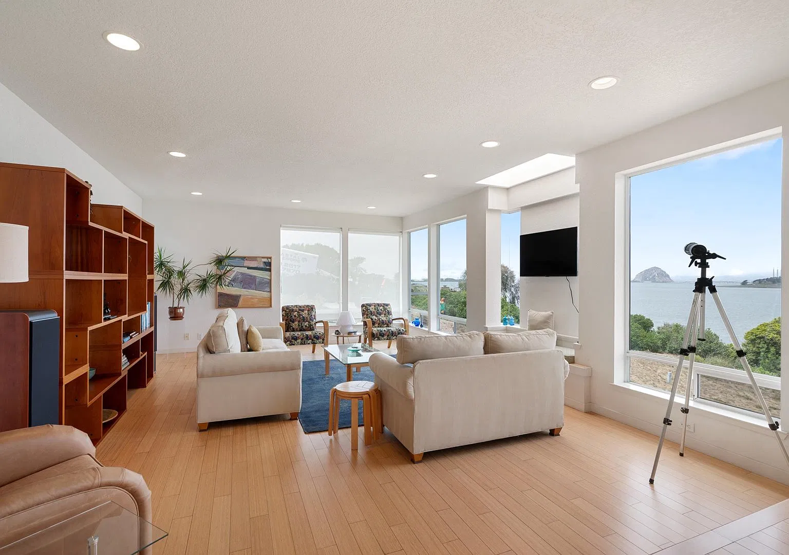 3 bed, 2150 sqft, $7,500 — Photo 1