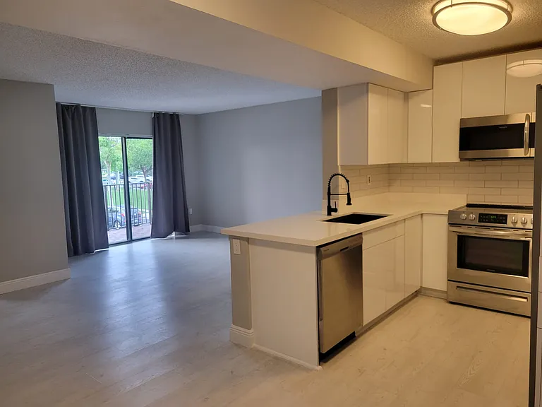 251 Palm Cir W #201 — Photo 12