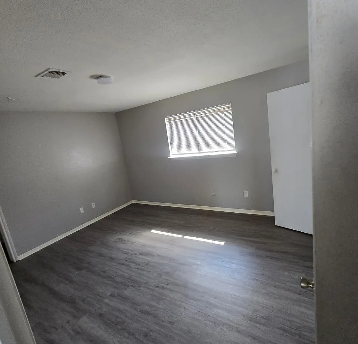 3221 Hirschfield Rd — Photo 4