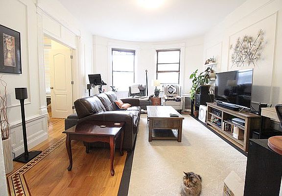 3rd image of 929 W End Ave #6C