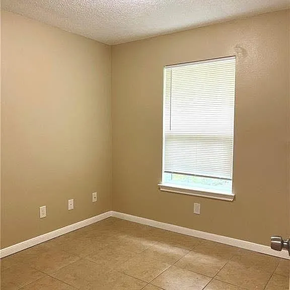 4106 Linda Vista St — Photo 5
