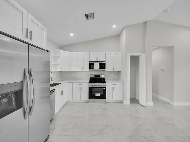 462 Lampion Ave S — Photo 12