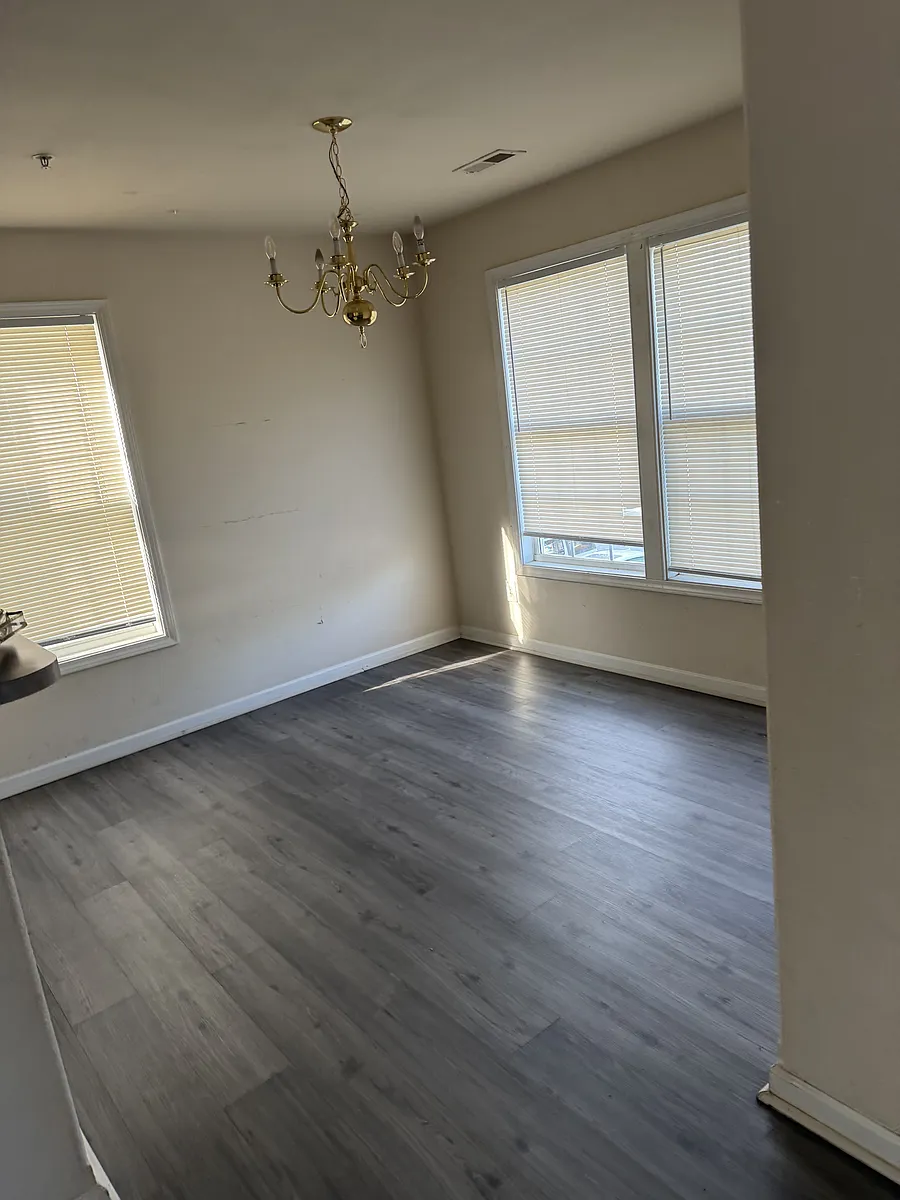 Building Photo - 1116 Plaza Walk Dr
