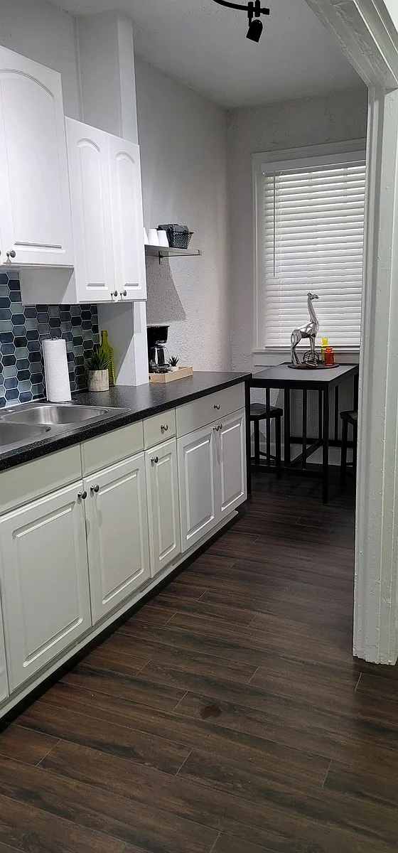 Building Photo - 407 S Melville Ave #2