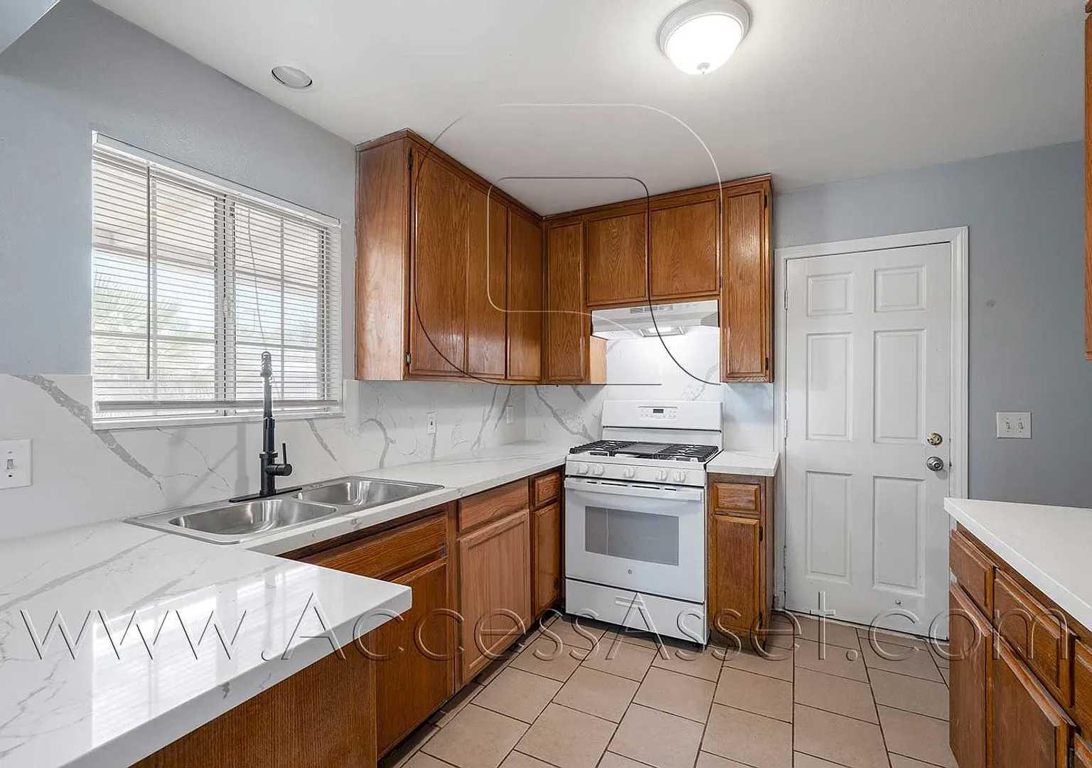 Lovely 3 Bed/3 Bath Home In Quail Valley! — Photo 3