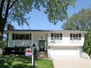 430 Chestnut Ct, Schaumburg, IL 60193