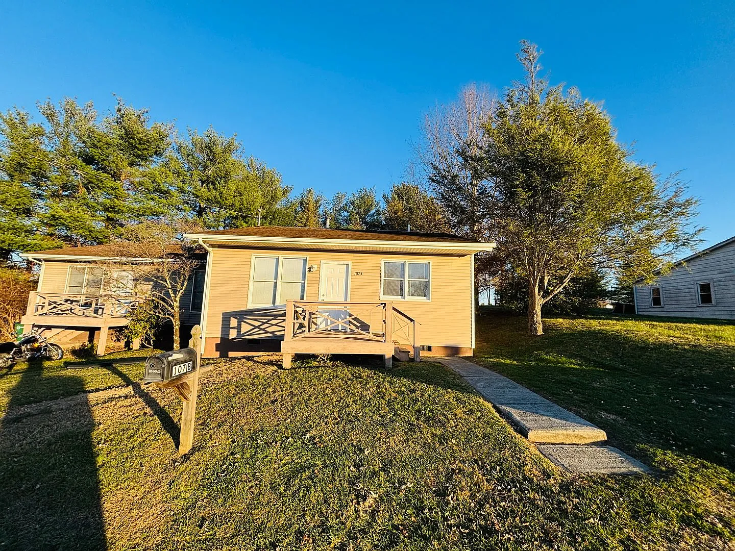 2 Bedroom, 1 Bath Duplex — Photo 1