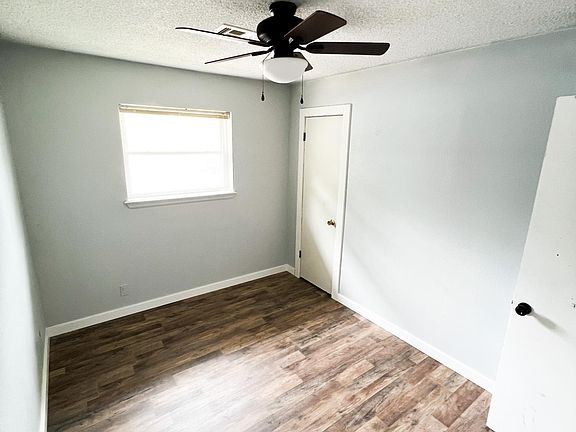 5th image of 1002 Raleigh Cir