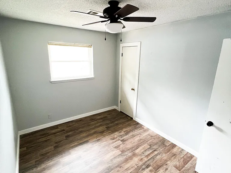1002 Raleigh Cir — Photo 5