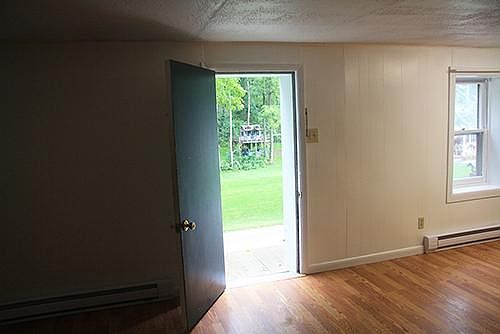Entrance to kitchen/living room