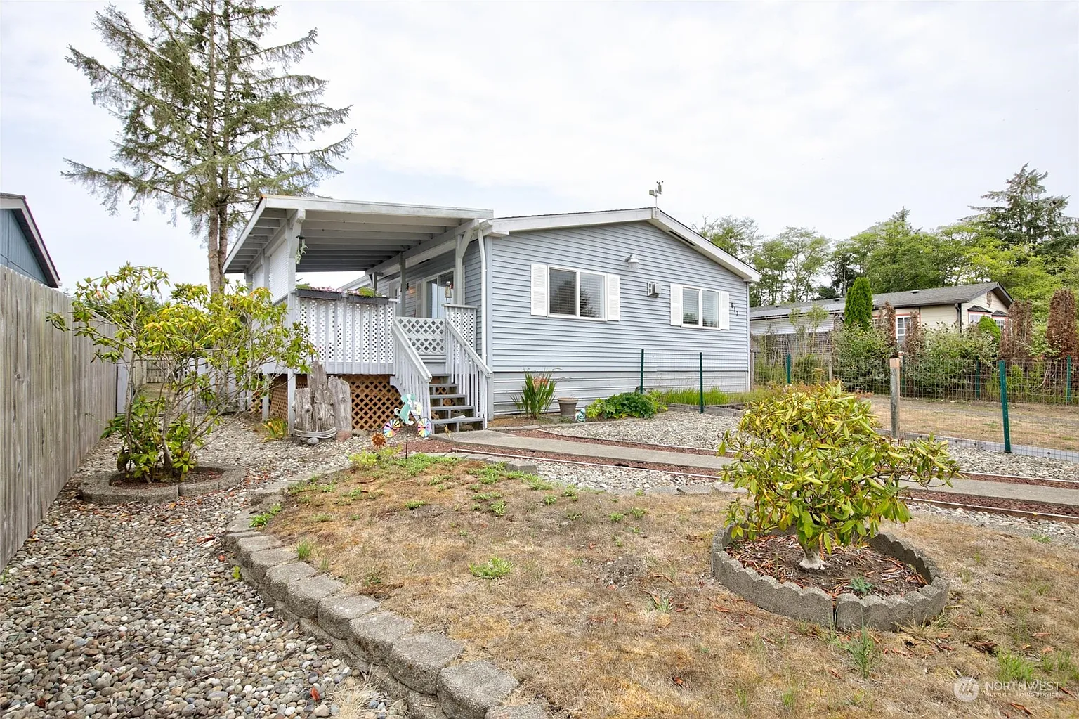 617 Duck Lake Drive NE photo 1