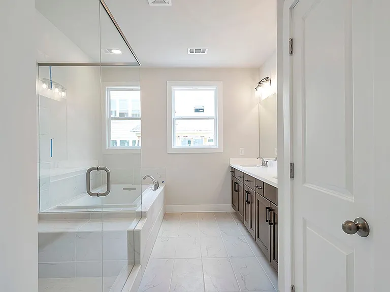 1258 Winterhaven Dr — Photo 22