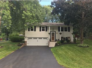 21 Sunset Dr, Saratoga Springs, NY 12866