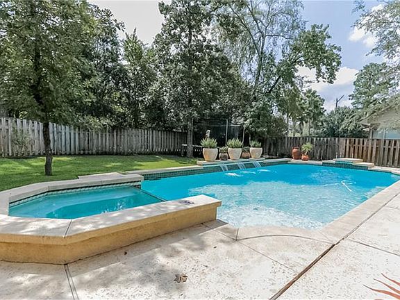 Saltwater pool & spa by South Beach pools.