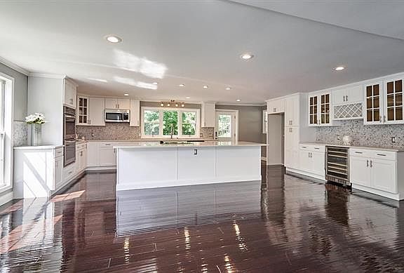 5th image of 1404 Prairie Rose Ln