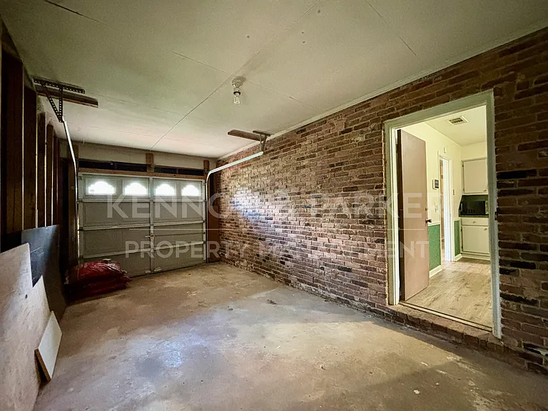 8001 Twin Chapel Dr — Photo 18