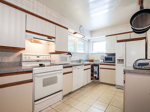 5th image of 9715 Kedvale Ave