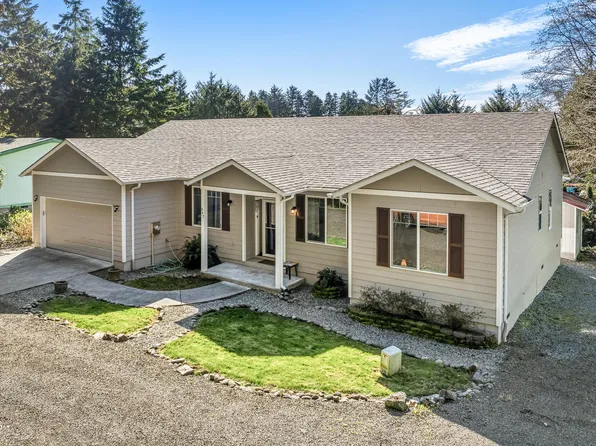 947 S Juniper St, Rockaway Beach, OR 97136